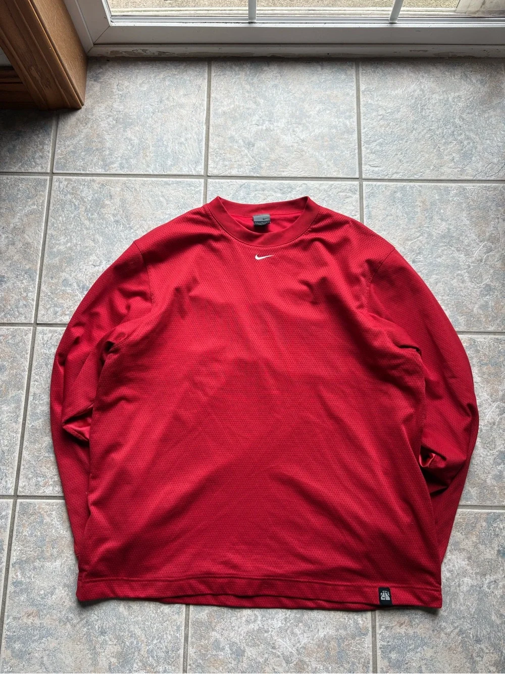 VINTAGE NIKE LONG SLEEVE T SHIRT CENTER SWOOSH NIKE HOOPS